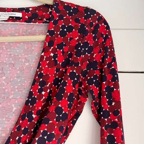 100% SILK DVF Diane Von Furstenberg New Julian Two red pink blue wrap dress 6 - Picture 3 of 8